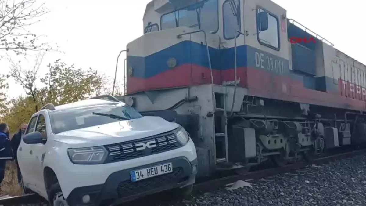 Malatya’da Yük Treni Otomobile Çarptı: 2 Yaralı